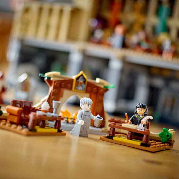 LEGO Harry Potter Hogwarts Şatosu: Büyük Salon 76435 – 10 Yaş ve Üzeri Harry Potter Hayranları İçin Koleksiyonluk Yaratıcı Oyuncak Yapım Seti (1732 Parça)