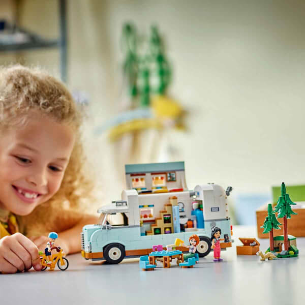 LEGO Friends Arkadaşlık Karavan Macerası 42663 - 7 Yaş ve Üzeri Çocuklar için Mini Bebek İçeren Yaratıcı Oyuncak Yapım Seti (778 Parça)