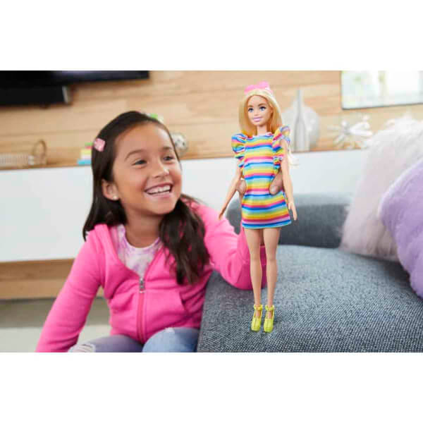 Barbie Fashionistas Büyüleyici Parti Bebek HJR96