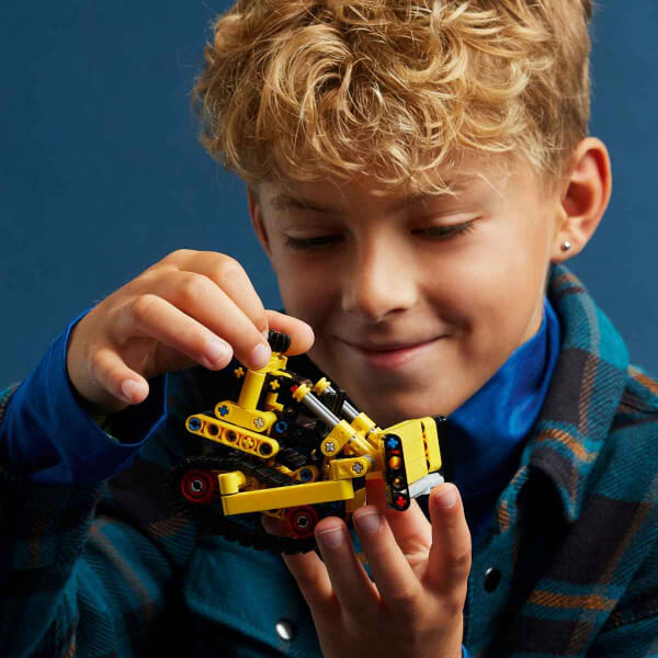 LEGO® Technic Ağır İş Buldozeri 42163 - 7 Yaş ve Üzeri Çocuklar için İnşaat Aracı İçerek Koleksiyonluk Yaratıcı Oyuncak Model Yapım Seti (195 Parça)