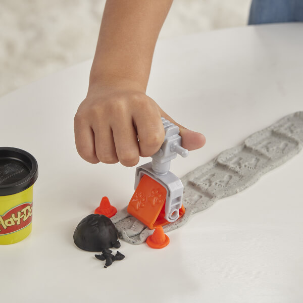 Play Doh Çalışkan Çimento Kamyonu E6891