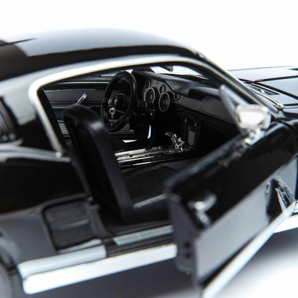 1:18 1967 Ford Mustang Fastback Special Edition Model Araba