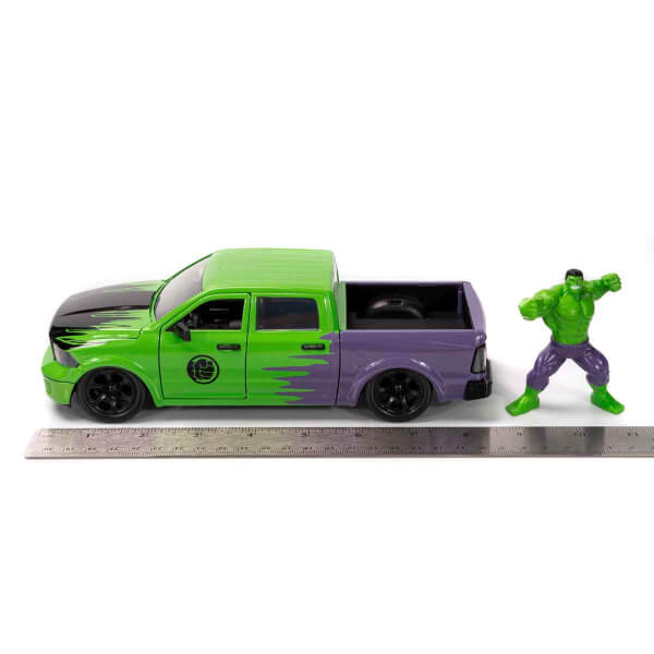 1:24 Marvel Avengers 2014 RAM 1500 Pickup Model Araba ve Hulk Figür