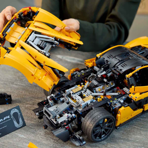 LEGO Technic McLaren P1 42172 - Otomobil Tutkunu Yetişkinler için Sergilenebilir Araba Modeli Yapım Seti (3893 Parça)