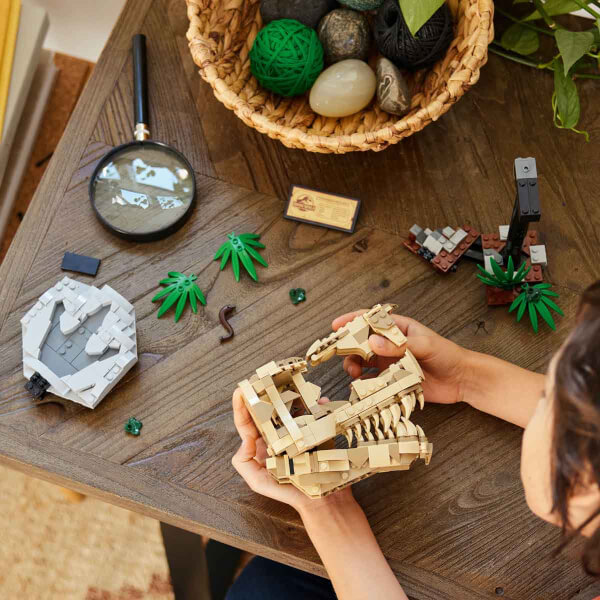 LEGO® Jurassic World Dinozor Fosilleri: T. rex Kafatası 76964- 9 Yaş ve Üzeri Çocuklar için Yaratıcı Oyuncak Dinozor Yapım Seti (577 Parça)