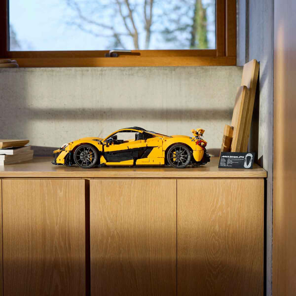 LEGO Technic McLaren P1 42172 - Otomobil Tutkunu Yetişkinler için Sergilenebilir Araba Modeli Yapım Seti (3893 Parça)