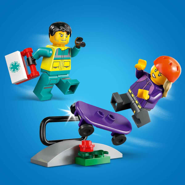 LEGO City Acil Yardım Ambulansı 60451 - Model Araç Seven 5 Yaş Üzeri Çocuklar için Yaratıcı Oyuncak Yapım Seti (184 Parça)