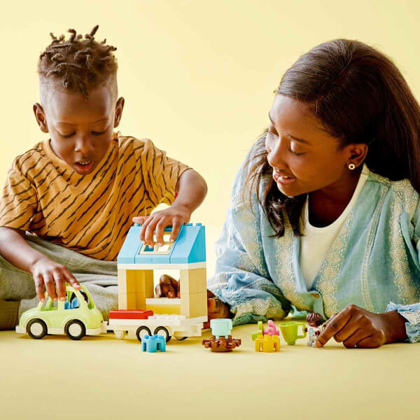 LEGO DUPLO Kasabası Tekerlekli Aile Evi 10986 2 Yaş ve Üzeri için Yaratıcı Oyuncak Yapım Seti (31 Parça)