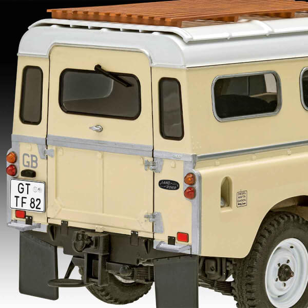 Revell 1:24 Commercial Land Rover Series III Lwb VBA67056