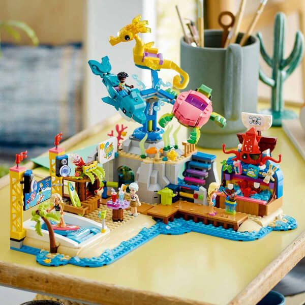 LEGO Friends Plaj Lunaparkı 41737 - 12 Yaş ve Üzeri Çocuklar için Teknik bir Yapım Projesi (1348 Parça)