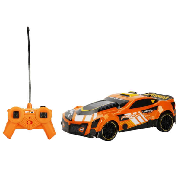 1:24 Hot Wheels Uzaktan Kumandalı Araba