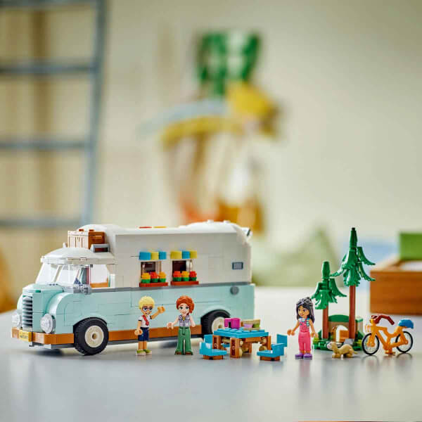 LEGO Friends Arkadaşlık Karavan Macerası 42663 - 7 Yaş ve Üzeri Çocuklar için Mini Bebek İçeren Yaratıcı Oyuncak Yapım Seti (778 Parça)