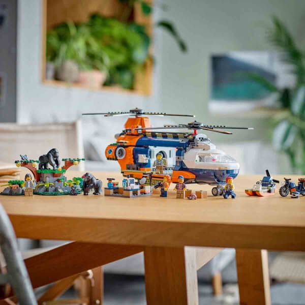 LEGO City Orman Kaşifinin Helikopteri Kamp Yerinde 60437 - 8 Yaş ve Üzeri Çocuklar için Yaratıcı Oyuncak Yapım Seti (881 Parça)