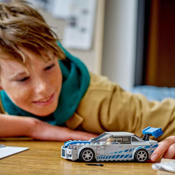 LEGO Speed Champions Daha Hızlı Daha Öfkeli Nissan Skyline GT-R (R34) 76917 - 9 Yaş ve Üzeri Çocuklar için Yarış Arabası Modeli İçeren Koleksiyonluk ve Sergilenebilir Yaratıcı Oyuncak Model Yapım Seti (319 Parça)