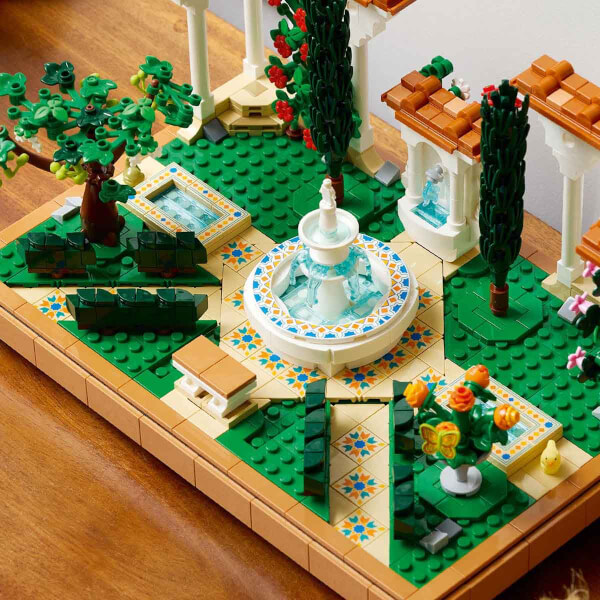 LEGO Icons Fıskiyeli Bahçe 10359 - Yetişkinler için Dekoratif Bahçe Modeli Yapım Seti (1302 Parça)