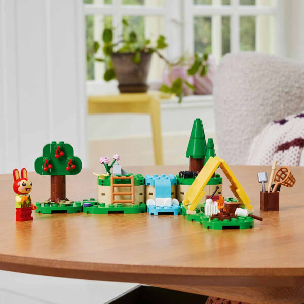 LEGO Animal Crossing Bunnie Açık Hava Aktivitelerinde 77047 - 6 Yaş ve Üzeri Çocuklar için Yaratıcı Oyuncak Yapım Seti (164 Parça)