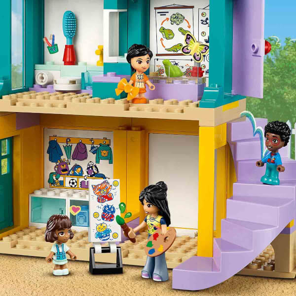 LEGO Friends Heartlake City Anaokulu 42636 - 4 Yaş ve Üzeri Çocuklar için Eğitici ve Yaratıcı Oyuncak Yapım Seti (239 Parça)