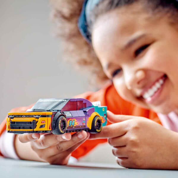 LEGO Speed Champions NASCAR Next Gen Chevrolet Camaro ZL1 76935 – 9 Yaş ve Üzeri Çocuklar için Oyuncak Yarış Arabası Yapım Seti (328 Parça)