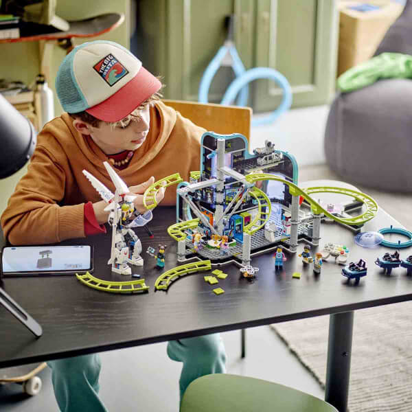 LEGO City Robot Dünyası Hız Treni Parkı 60421 - 8 Yaş ve Üzeri Çocuklar için Yaratıcı Oyuncak Yapım Seti (986 Parça)