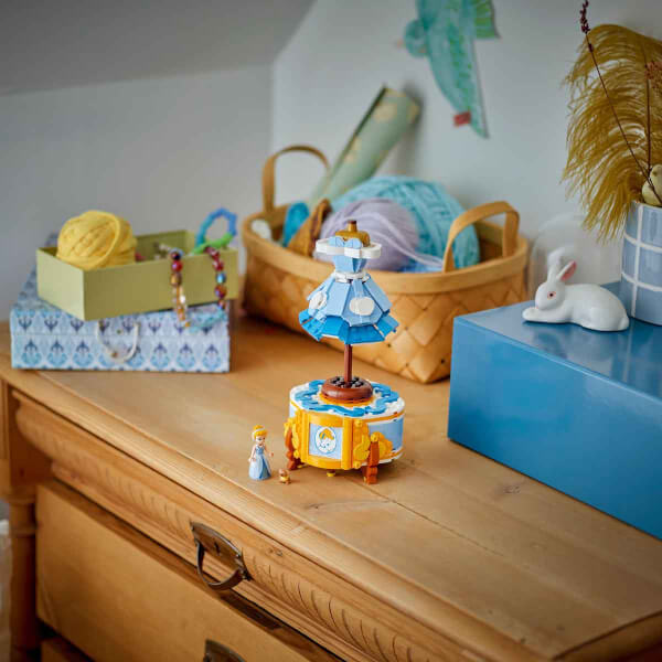 LEGO Disney Princess Sindirella'nın Elbisesi 43266 - 9 Yaş ve Üzeri Prenses Seven Çocuklar için Yaratıcı Oyuncak Yapım Seti (474 Parça)