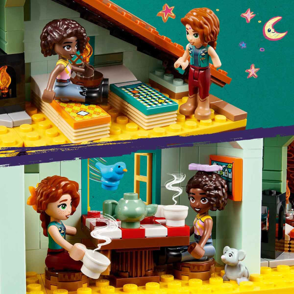 LEGO Friends Autumn’un At Ahırı 41745 - 7 Yaş ve Üzeri için 2 Mini Bebek ve 2 At İçeren Yaratıcı Oyuncak Yapım Seti (545 Parça)