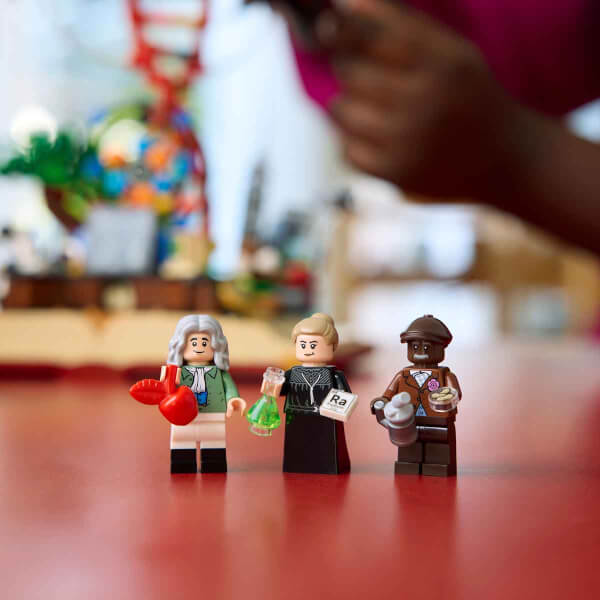 LEGO Ideas STEM’in Evrimi 21355 - Tarih Severler için Bilimsel Model Yapım Seti (879 Parça)