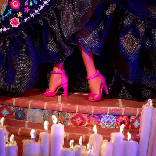 Barbie Dia de Muertos Bebeği HRM72