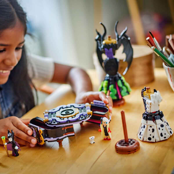 LEGO Disney Kötüleri Malefiz'in ve Cruella De Vil'in Elbiseleri 43262 - 9 Yaş ve Üzeri Çocuklar için Yaratıcı Oyuncak Yapım Seti (524 Parça)
