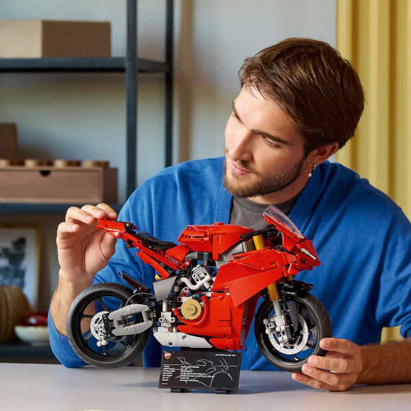 LEGO Technic Ducati Panigale V4 S Motosiklet 42202 - Yetişkinler için İnşa Edilebilen Yaratıcı Model Yapım Seti (1603 Parça)