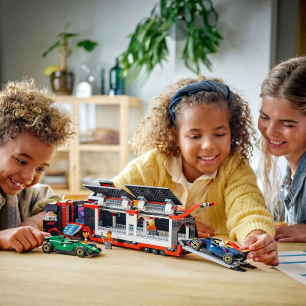 LEGO City RB20 ve AMR24 F1 Arabalı F1 Kamyonu 60445 - 8 Yaş ve Üzeri Çocuklar için Yarış Arabası İçeren Yaratıcı Oyuncak Yapım Seti (1086)
