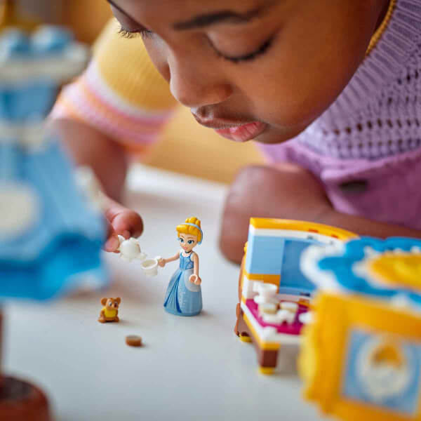 LEGO Disney Princess Sindirella'nın Elbisesi 43266 - 9 Yaş ve Üzeri Prenses Seven Çocuklar için Yaratıcı Oyuncak Yapım Seti (474 Parça)