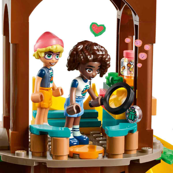 LEGO Friends Macera Kampı Ağaç Ev 42631 - 8 Yaş ve Üzeri Çocuklar için Leo, Aliya, Jamila ve  Olly Minifigürü İçeren Yaratıcı Oyuncak Yapım Seti (1128 Parça)