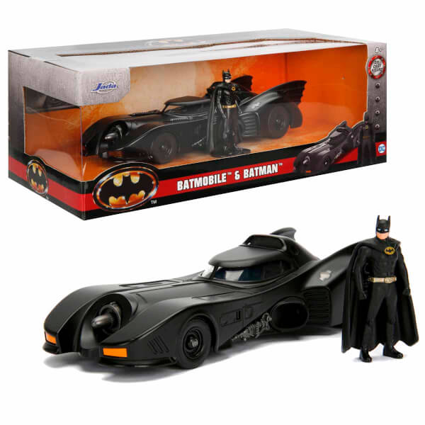 1:24 Batman & Batmobile Model Araba