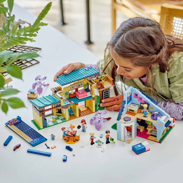 LEGO® Friends Olly ve Paisley'nin Aile Evleri 42620 - 7 Yaş ve Üzeri Çocuklar için 5 Minifigür İçeren Yaratıcı Oyuncak Yapım Seti (1126 Parça)