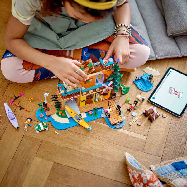 LEGO Friends Macera Kampı Su Sporları 42626 - 7 Yaş ve Üzeri Çocuklar için Ayı Figürü İçeren Yaratıcı Oyuncak Yapım Seti (628 Parça)