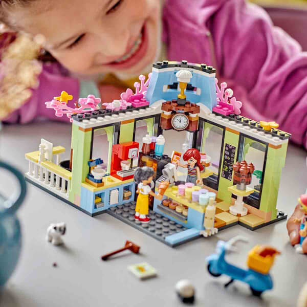 LEGO Friends Heartlake City Kafe’si 42618 - 6 Yaş ve Üzeri Çocuklar Pastane Oyuncağı İçeren Yaratıcı Oyuncak Yapım Seti (426 Parça)