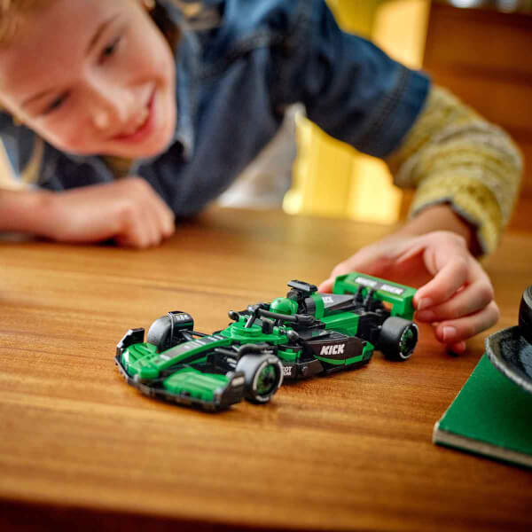 LEGO Speed Champions KICK Sauber F1 Team C44 Yarış Arabası 77247 - 10 Yaş ve Üzeri Çocuklar için Sürücü Minifigürü İçeren Yaratıcı Oyuncak Yapım Seti (259 Parça)
