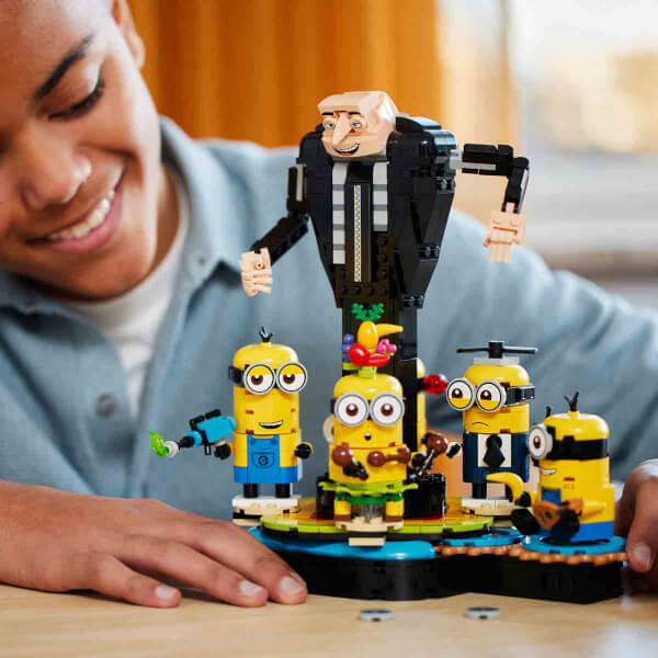 LEGO Despicable Me 4 Yapım Parçalarından Gru ve Minyonlar 75582 -9 Yaş ve Üzeri Çocuklar İçin Yaratıcı Oyuncak Model Yapım Seti (839 Parça)