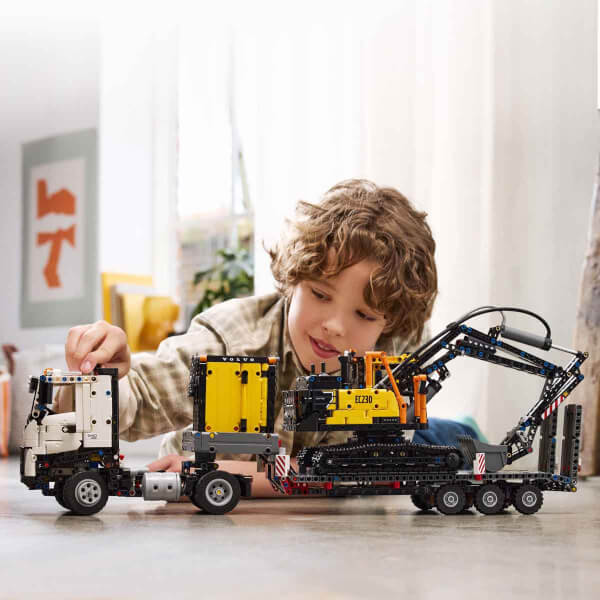 LEGO Technic Volvo FMX Kamyon ve EC230 Elektrikli Ekskavatör 42175 -10 Yaş ve Üzeri Çocuklar için Yaratıcı Oyuncak Yapım Seti (2274 Parça)