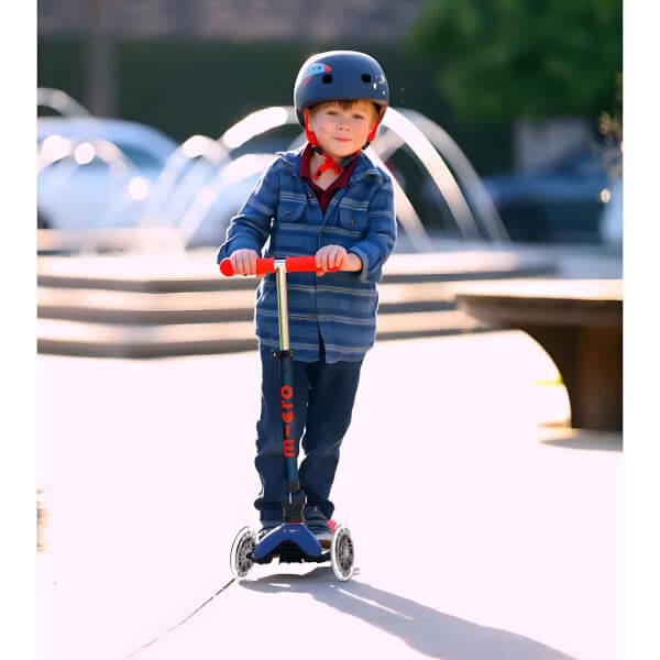 Micro Mini Deluxe 3 Tekerlekli Katlanabilir Işıklı Lacivert Scooter