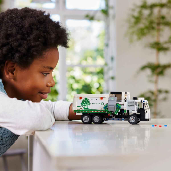 LEGO® Technic Mack® LR Elektrikli Çöp Kamyonu 42167 - 8 Yaş ve Üzeri Çocuklar için Geri Dönüşüm Temalı Koleksiyonluk Yaratıcı Oyuncak Model Yapım Seti (503 Parça)