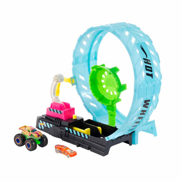 Hot Wheels Monster Trucks Karanlıkta Parlayan Çemberde Yarış Seti HBN02