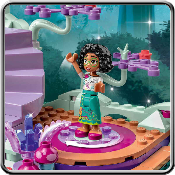 LEGO® ǀ Disney Büyülü Ağaç Ev 43215 - 7 Yaş ve Üzeri Çocuklar için Maceralara İlham Veren, Elsa, Anna ve diğer 11 Disney Karakterini İçeren Koleksiyonluk Yaratıcı Oyuncak Yapım Seti (1016 Parça)