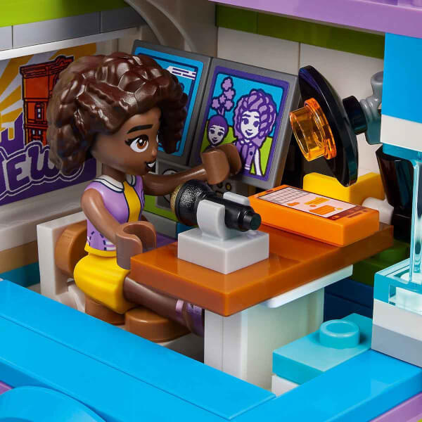 LEGO Friends Canlı Yayın Aracı 41749 - 6 Yaş ve Üzeri Çocukların Haber Yayını Oyunları Oynaması için Aksesuarlar İçeren Yaratıcı Oyuncak Yapım Seti (446 Parça)