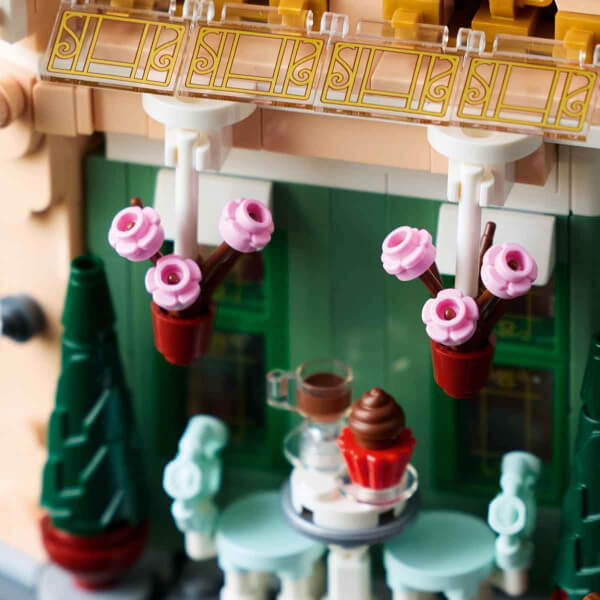 LEGO Fransız Kafe 10362 - Yetişkinler için Koleksiyonluk Dekoratif Model Yapım Seti (1101 Parça)