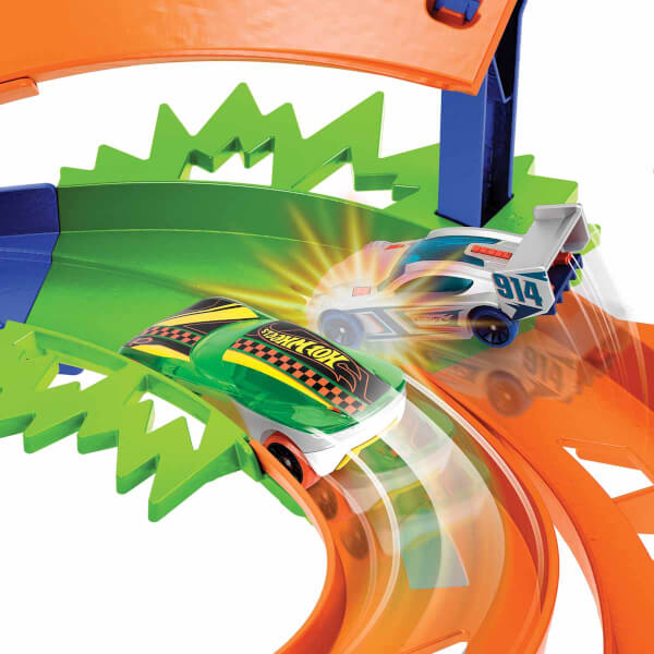 Hot Wheels İkili Yarış ve Akrobasi Pisti HTK17