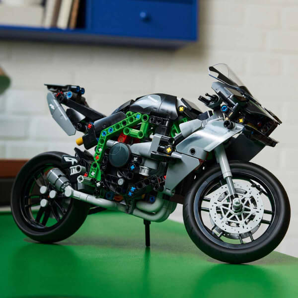 LEGO Technic Kawasaki Ninja H2R Motosiklet 42170 - 10 Yaş ve Üzeri Çocuklar için Koleksiyonluk Yaratıcı Oyuncak Model Yapım Seti (643 Parça)