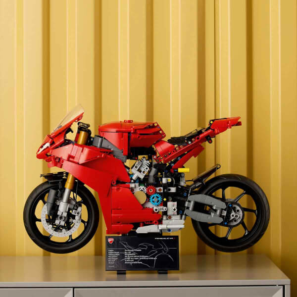 LEGO Technic Ducati Panigale V4 S Motosiklet 42202 - Yetişkinler için İnşa Edilebilen Yaratıcı Model Yapım Seti (1603 Parça)