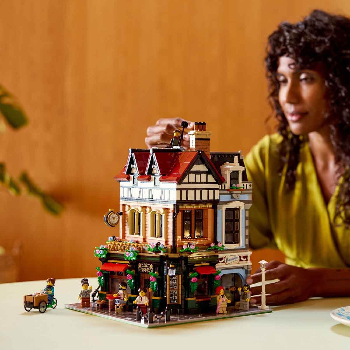 undefined - 0199a_LEGO_Icons_Tudor_Kosesi_10350.jpg