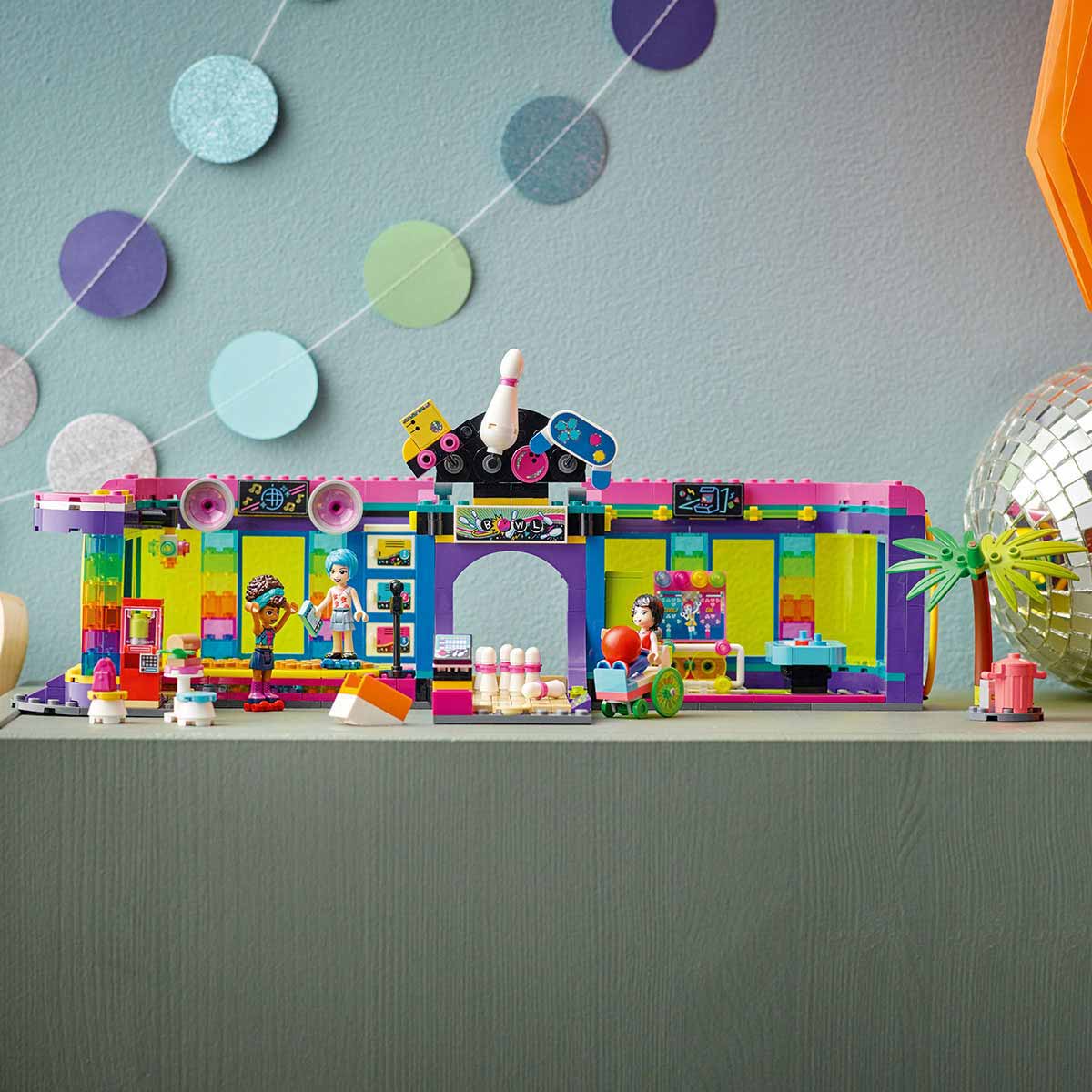 undefined - 02e54_LEGO_Friends_Patenli_Disko_Salonu_41708.jpg